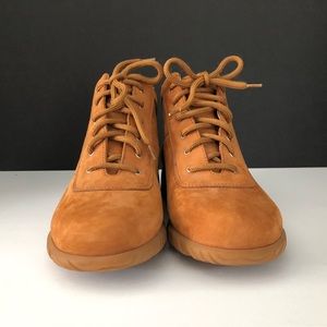 NEW Alviero Martini 1a Classe Laced Tan Nubuck Boots (European Size 37)